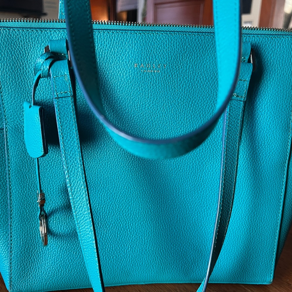 Vibrant Blue Tote with Textured Finish and Secure Closure